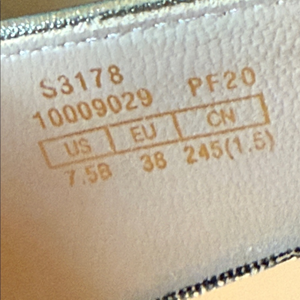 Stuart Weitzman Metallic Bronze Shoes with a Bow - Picture 16 of 16